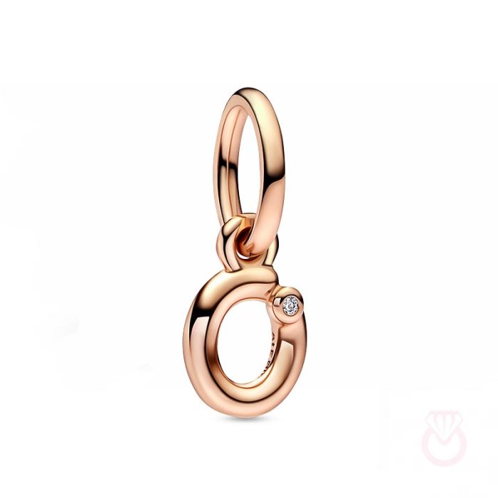 PANDORA Charm Colgante con un recubrimiento en oro rosa de 14k Alfabeto Letra Minúscula O​ mujer rosa  782468C01